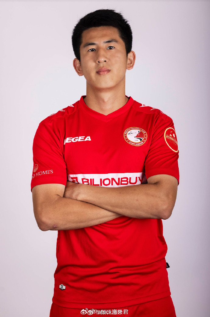 26岁后卫姜伟胜回国加盟中甲佛山南狮足球俱乐部。姜伟胜出生于1999年9月，