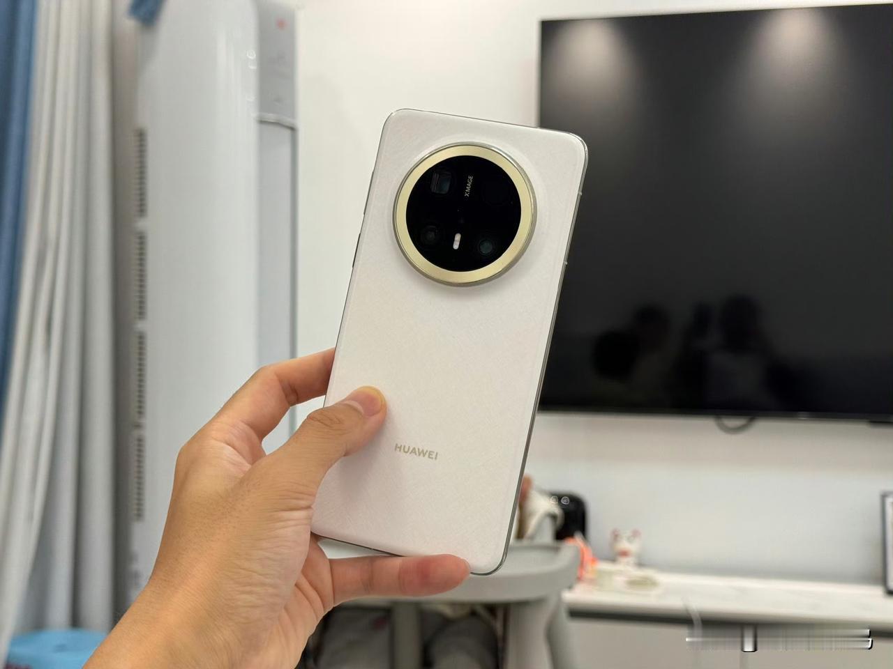 11月中旬了，华为Mate80还没发布，网友都快馋疯了。这几天网上各种讨论日