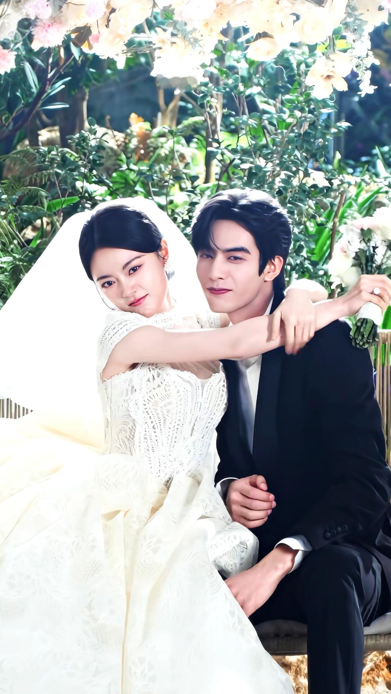 骄阳似我绝美镜头骄阳似我甚至还是顾漫2013年写的！太超前了！直到现在思想都完全