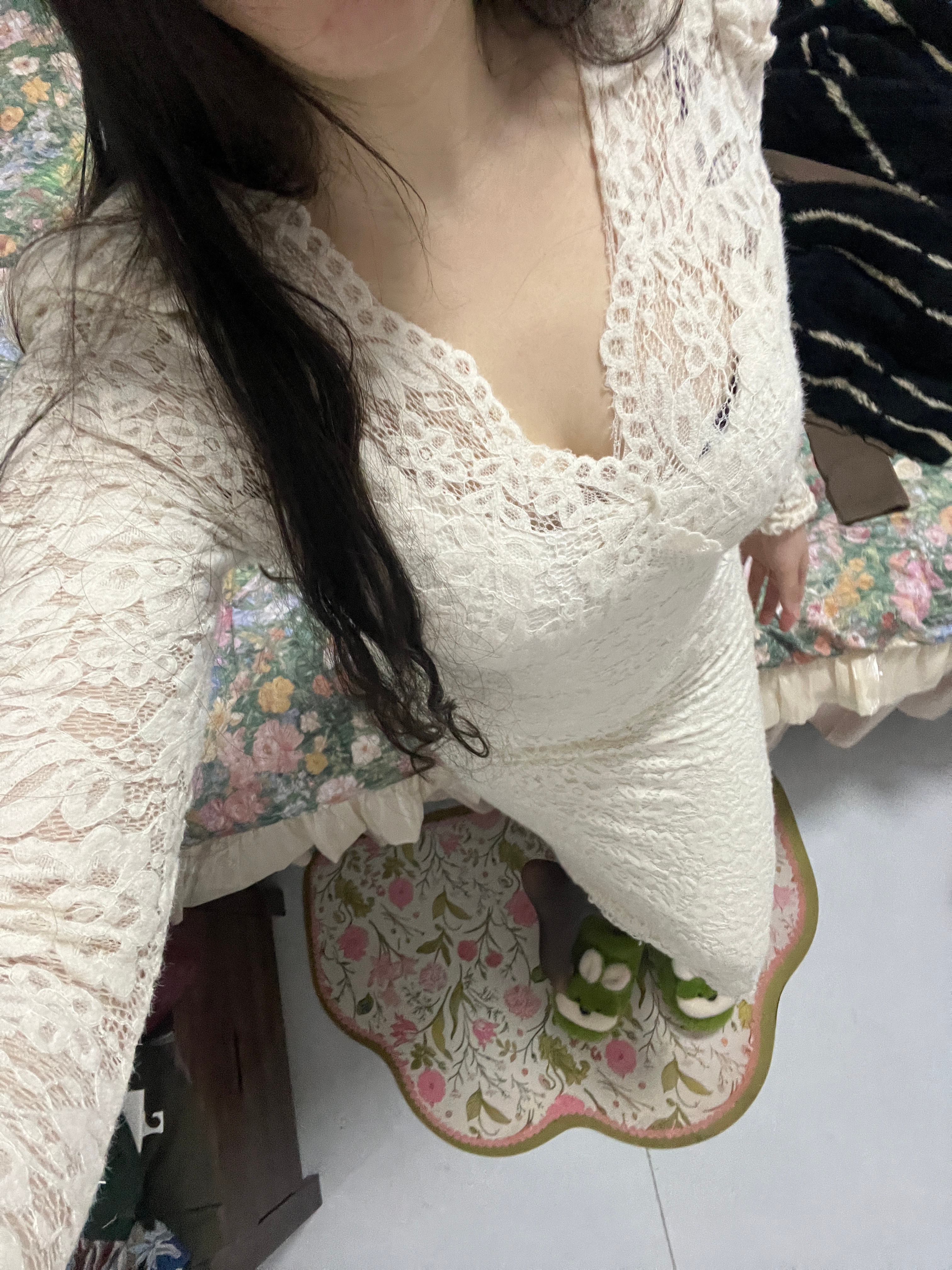 今天是“蕾丝小蛋糕”，谁先夸我甜，我就给谁咬一口​​​🤑​​​