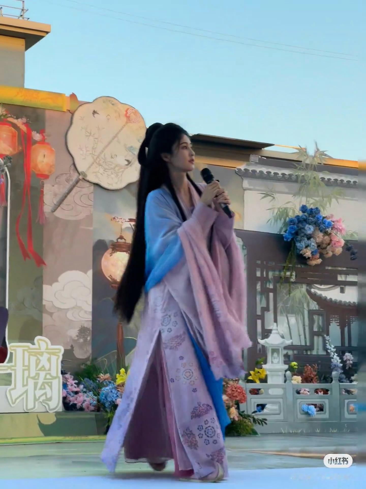 女神就这样逗鹿毛🥲今晚梦这个白鹿·白鹿叶璃​​​