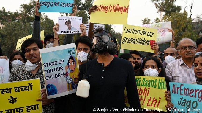 印度新德里雾霾危机：抗议者高呼“我想呼吸”敦促政府紧急行动2025年11月