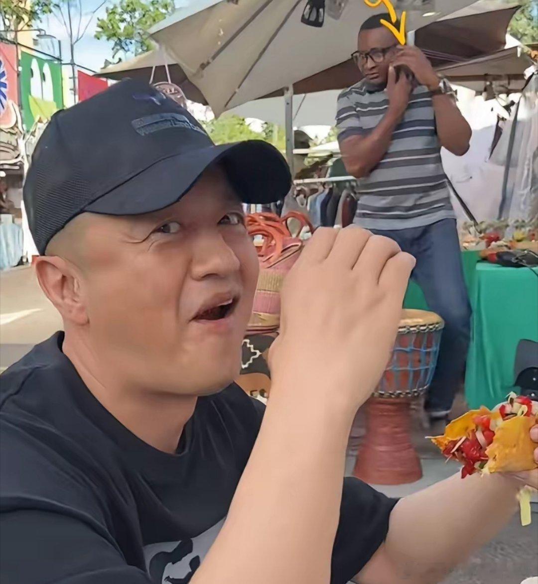 看了李亚鹏在滇池咖啡文化嘉年华后，大家有没有觉得，李亚鹏跟王菲完全不搭，李亚鹏接