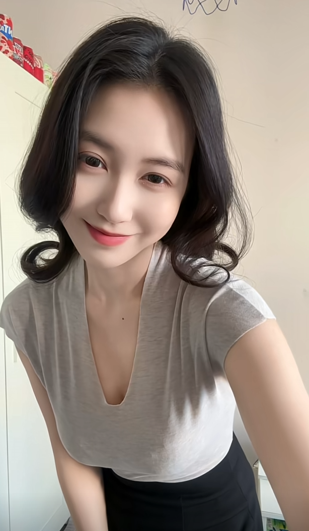 她笑的那一刻像不像成功偷走你心的狐狸