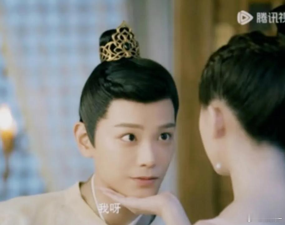 同一个姿势四年，小丁好像越来越好看了​​​