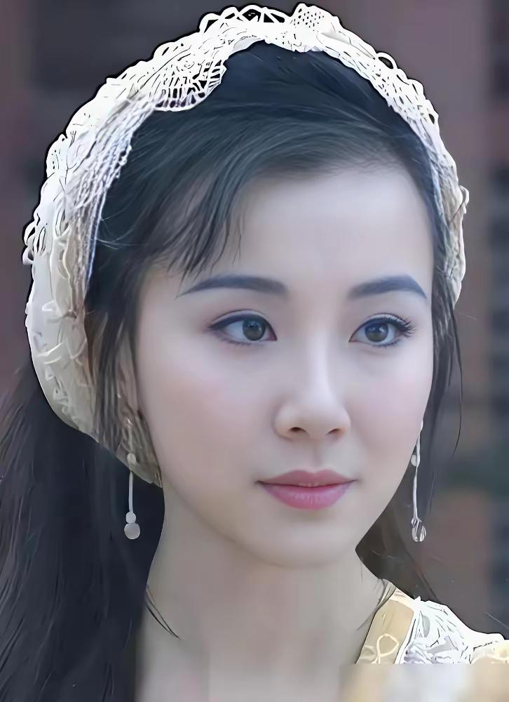 萧蔷光气质就远超林志玲，一个是天然大方，一个是故意娇柔[墨镜]