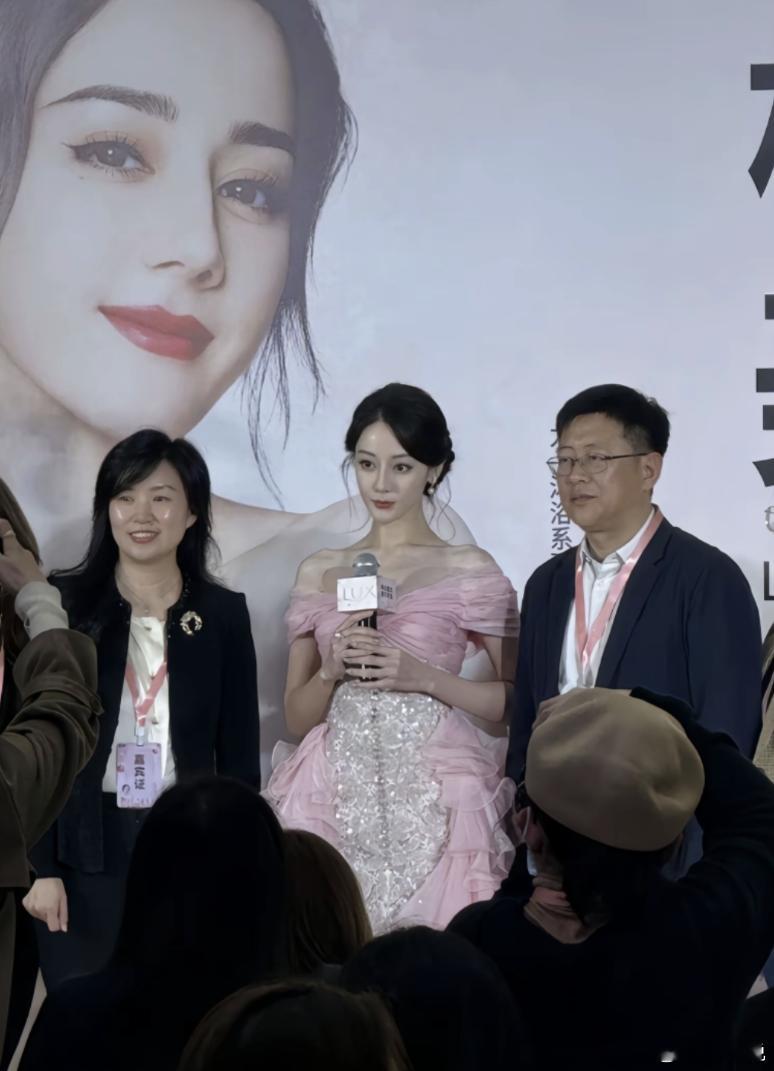 路人视角的明星，直观得感受到有多帅多美​​​​