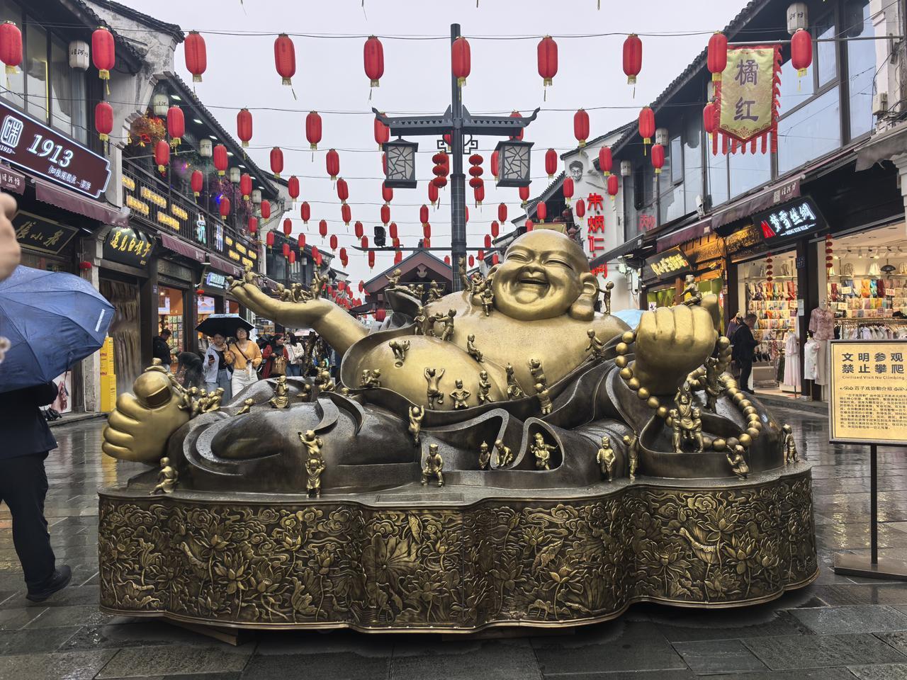 你信不信，人一旦没了盼头，就会慢慢把自己困在原地。不上班、不社交、也不愿早起，