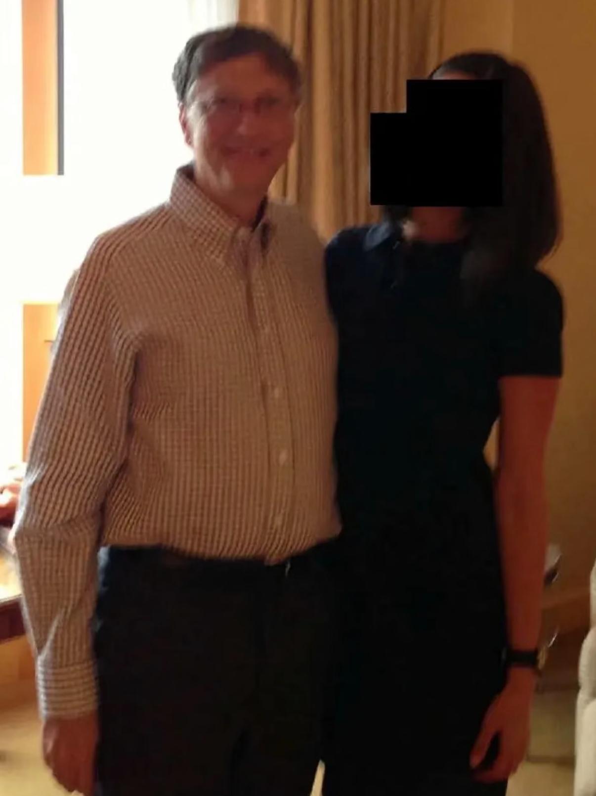 盖茨这么多次预言病毒，准得邪门。SARS来之前他说会来，埃博拉爆发前他也说了