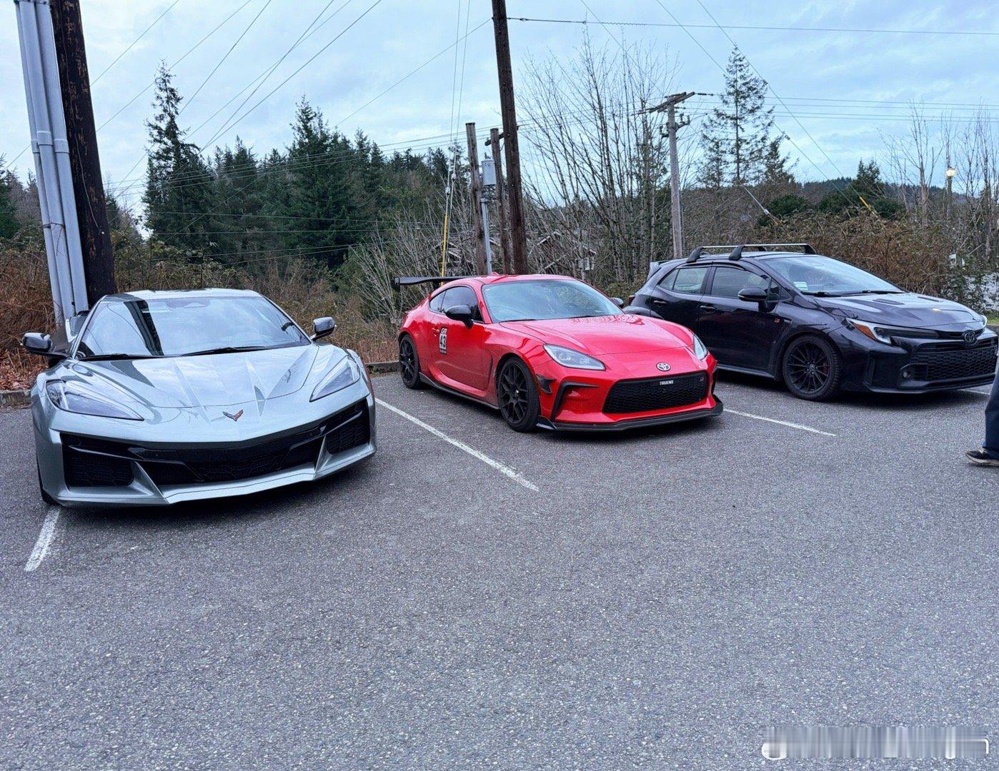 晚练一哈。牢大跑山主打声浪赞极限高，操控是不如GR86和GR卡罗拉那么收放自如的