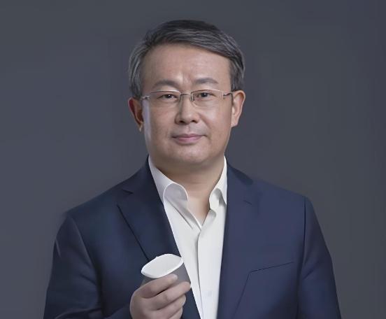 项立刚：“那些动不动谈与国际接轨的，其实质就是叛国。”他点名北大法学院“公布境外