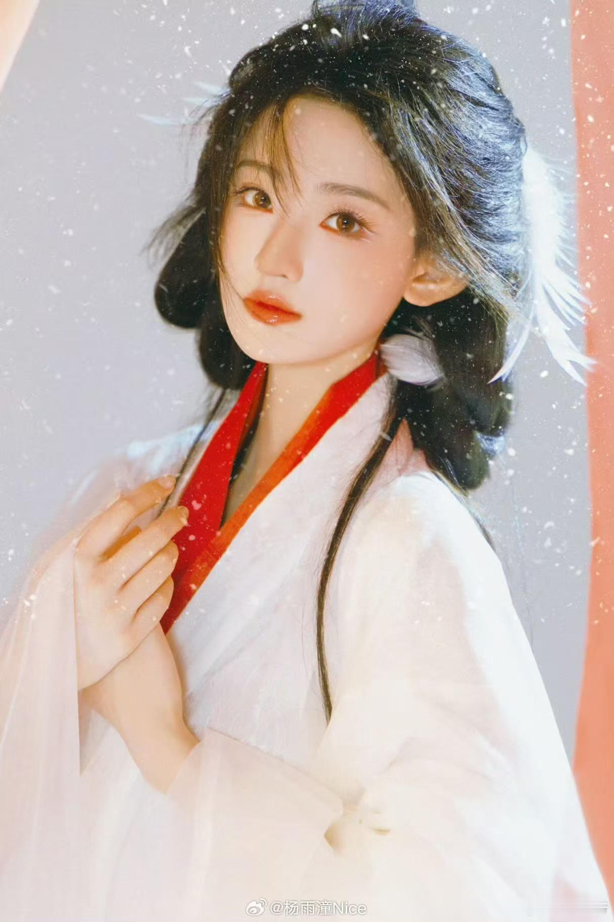 杨雨潼直播读自己《暗河传》没有发的小作文哽咽落泪😭饰演白鹤淮时笑着治愈他人，镜