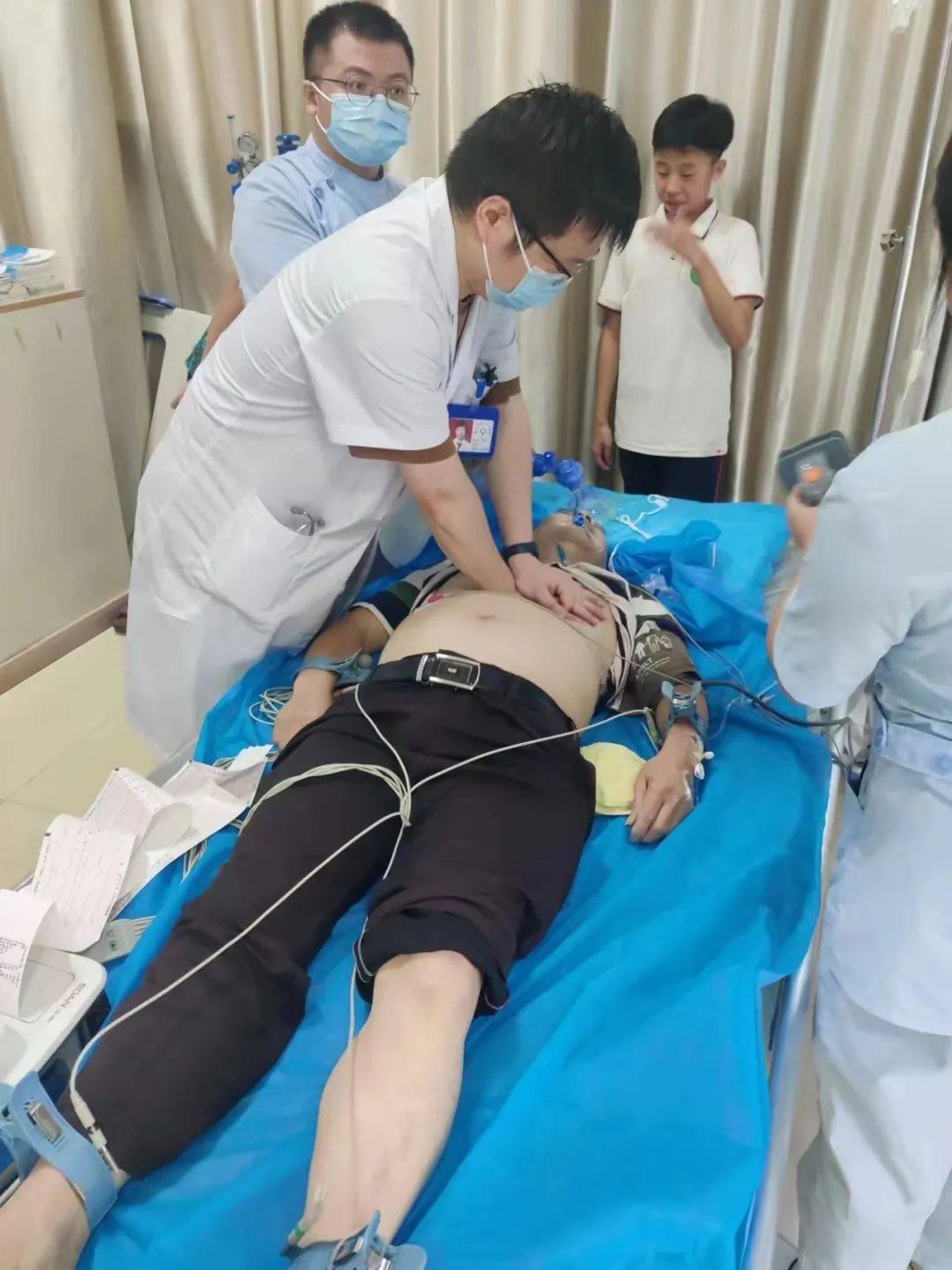 一辈子少去医院的7个秘诀！1，盐少放一点。吃菜口重，吃盐过多是导致高血压的主要原