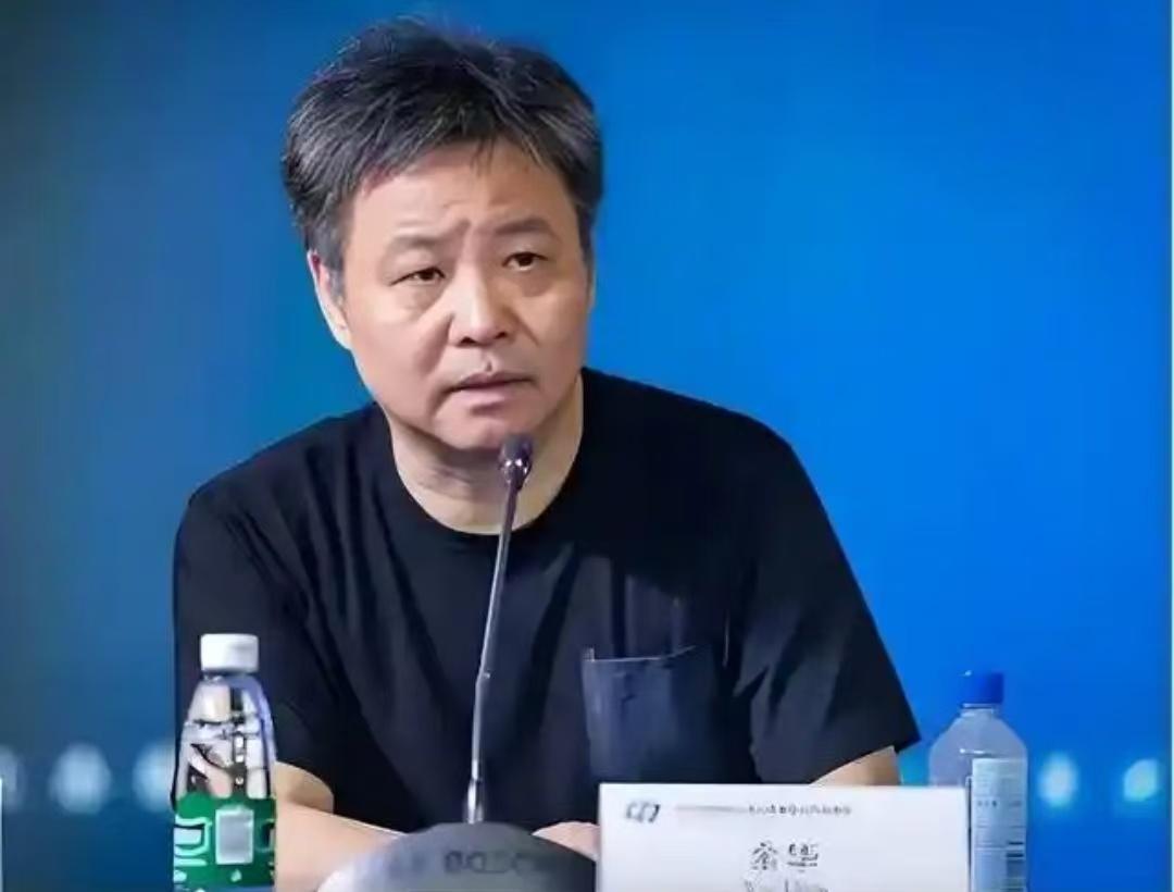 余华说过一段很扎心的话：“精神内耗，说白了就是自己心里的戏太多了。言未出
