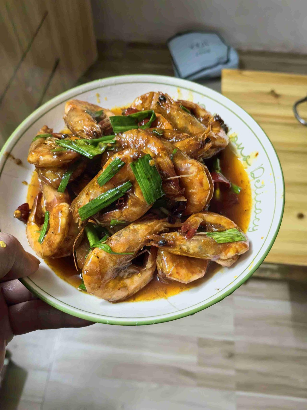 我的今日状态：😁轻松愉快我这里的天气：🌤️多云厨师爸爸的一桌菜：欠你的陪伴