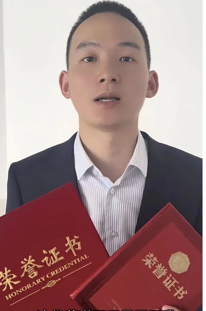 有个事我一直不敢说，怕被粉丝骂我发现谢浩南真的太狠了，特别是对自己，一捐就