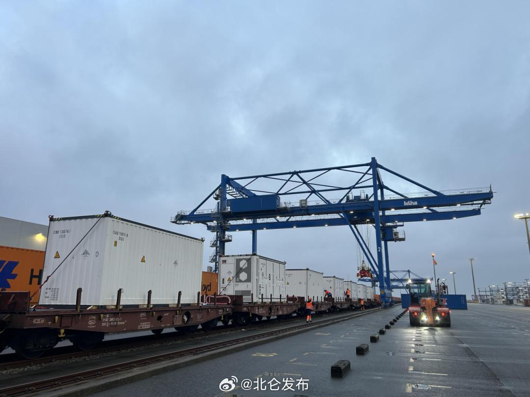 跨境运输新突破宁波舟山港特重储能柜专列抵欧宁波舟山港打造“国内端+欧洲端”