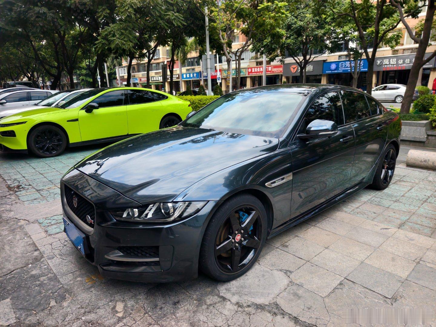 今天吧这17年的捷豹XE拿下了，原车蓝色准备给他恢复下，再修复下轮毂划伤的地方，