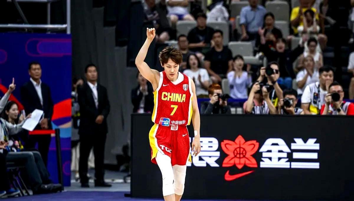 内线狠了，后卫矮了！李缘1米68被踢出世界杯？身高是硬伤，经验成安慰剂，球迷投