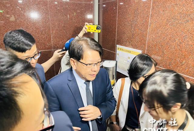 大罢免投票落幕，民进党惨遭重挫，党内检讨声浪持续升高。来自台北、台中、台南等10