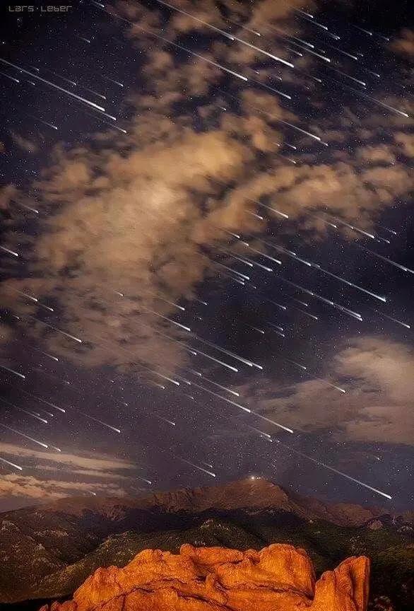 7月29日夜间至7月30日凌晨，将爆发流星雨。在高峰期，预计每小