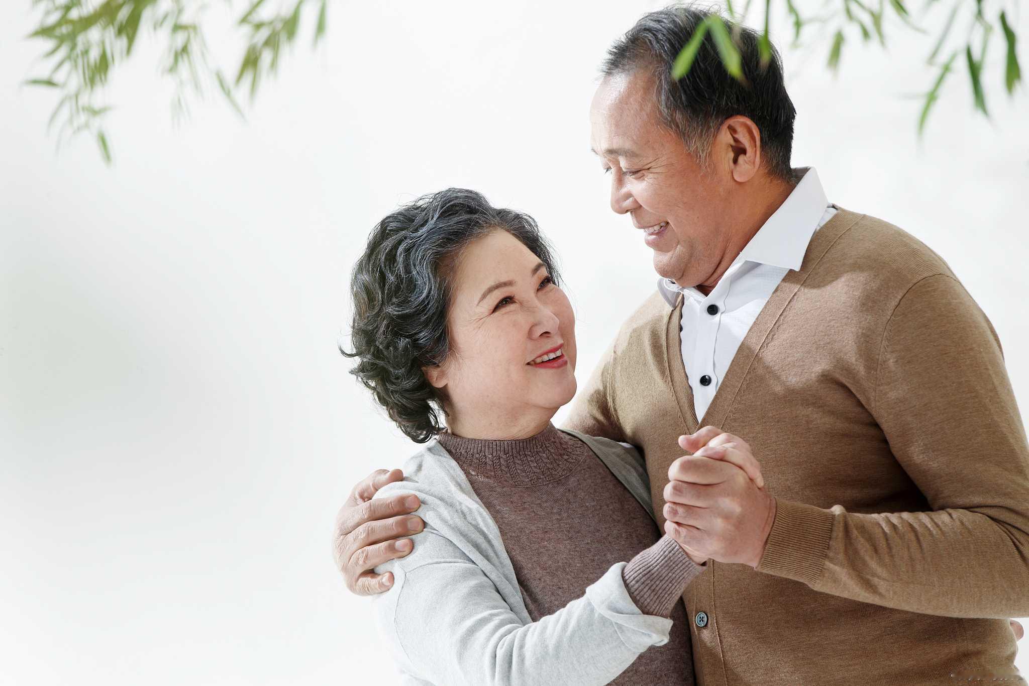 夫妻到了七十岁，仍然选择同居，通常可以归结为以下三种主要情况：深厚...