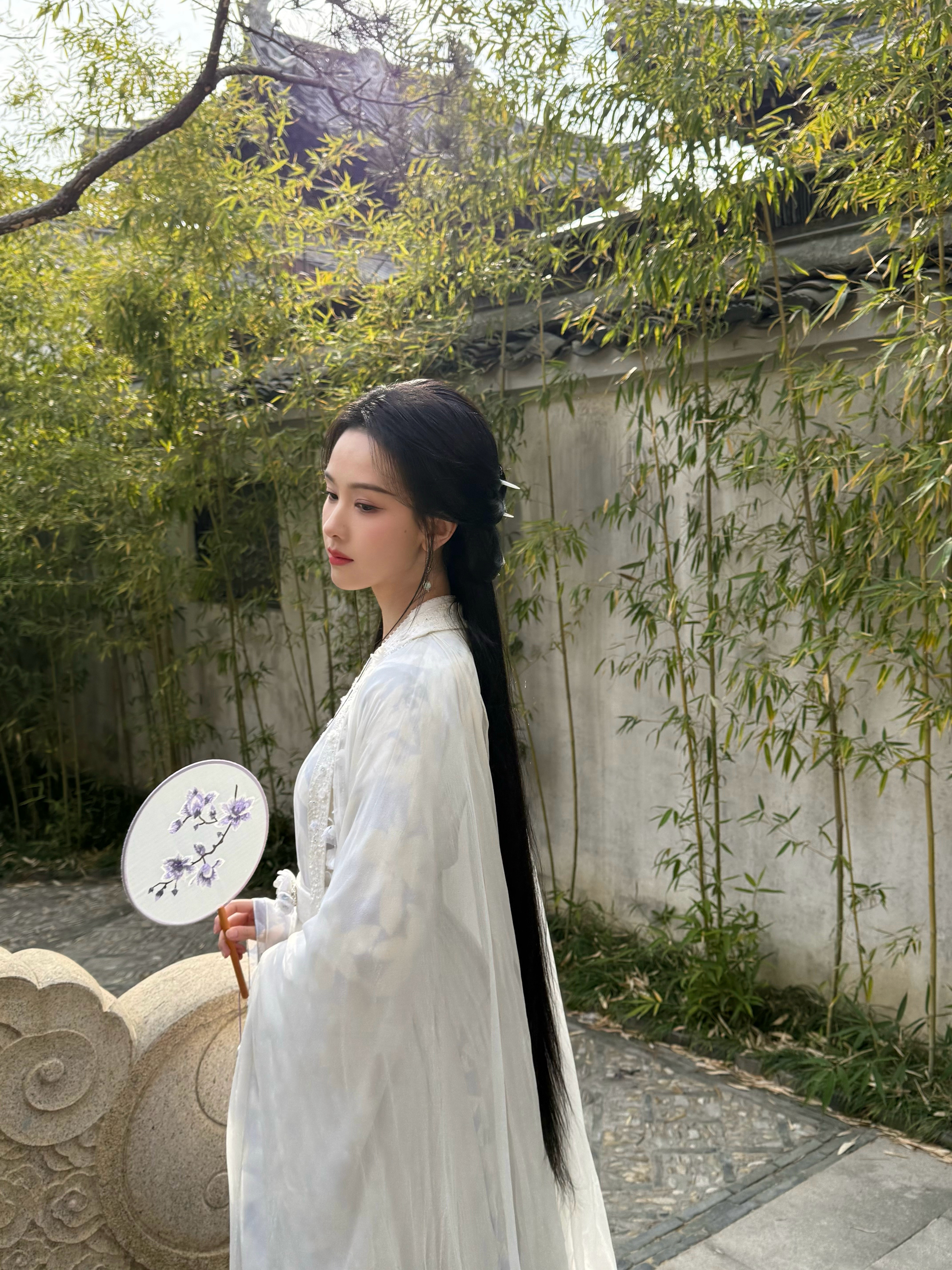 陈都灵雾妄言之有狸眼睛本来长这样OvO后来看见雾妄言就变成了♡v♡陈都灵月鳞