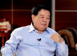 当年，福耀的财务经理经常带异性回宿舍过夜，曹德旺知道后，不但没有责罚他，还为公司