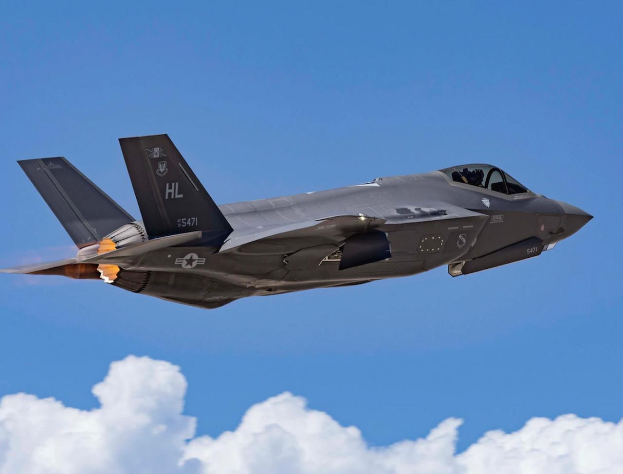 五角大楼的怒火被彻底点燃了！美国空军的F-35王牌教官，竟然跑到中国去“打工”！