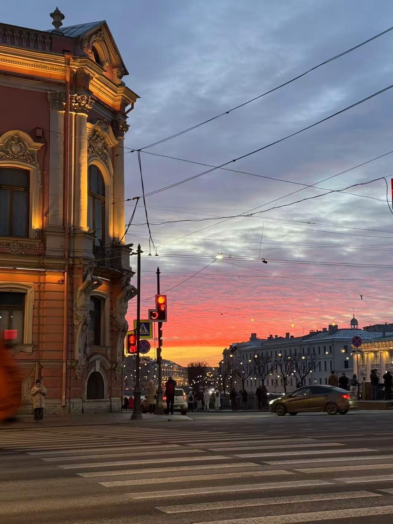 前不久，与一位在福建的曾经的同事聊天，他告诉我，在他们这儿，中考一结束，家长的第
