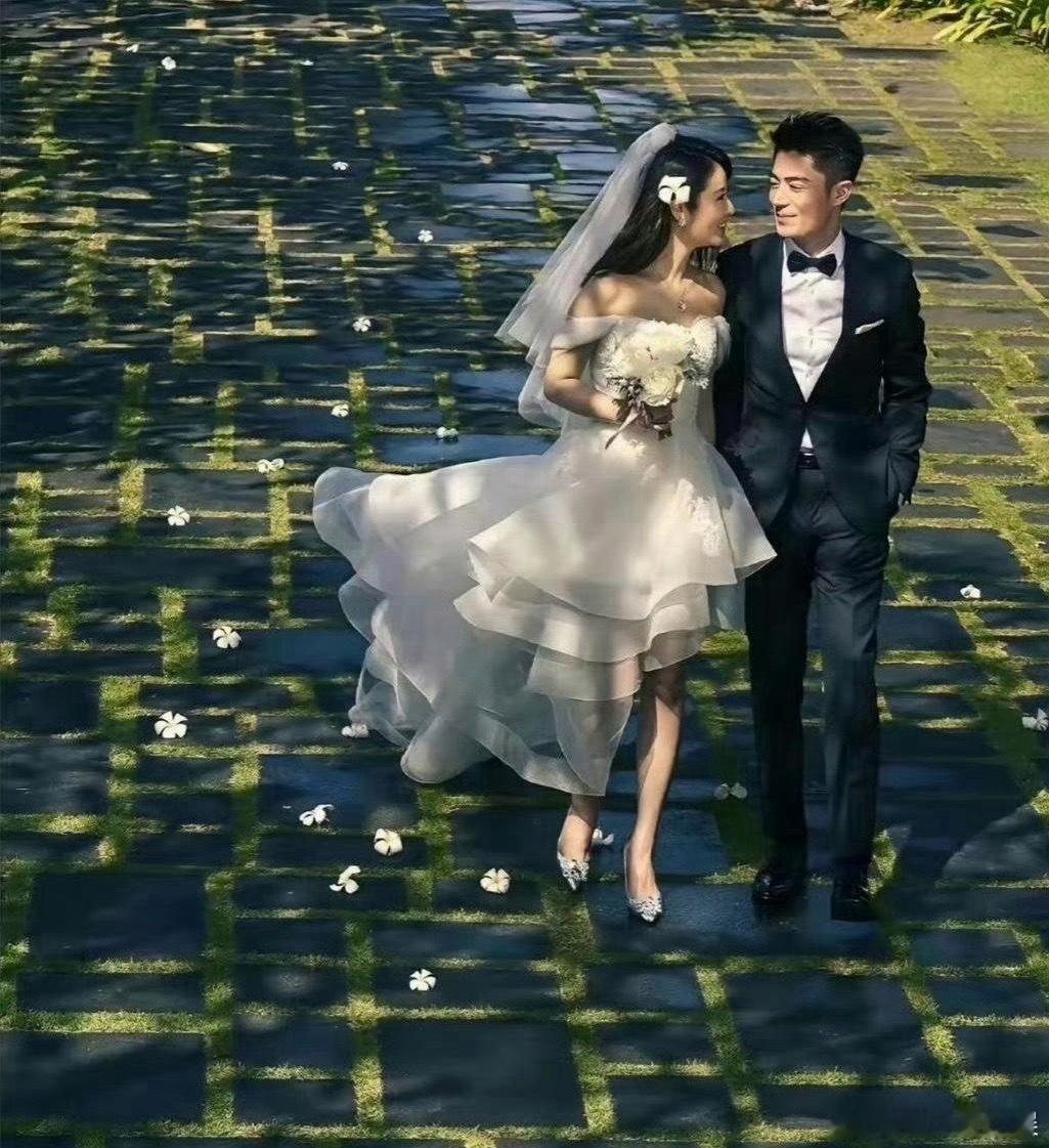 至今都封神的结婚照！