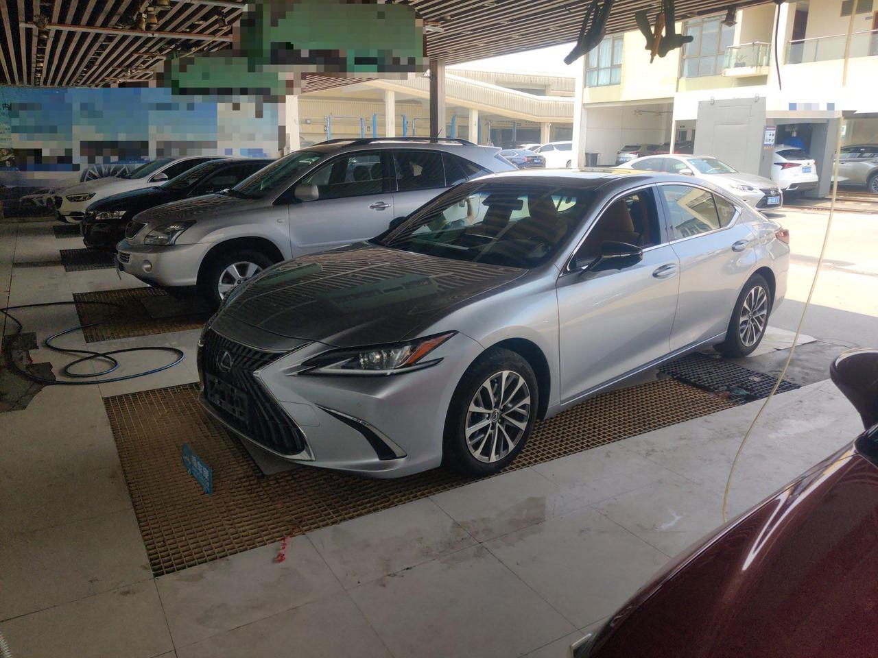 最后一批加价的雷克萨斯ES200，当初35万落地，如今二手只卖15万。前两天验