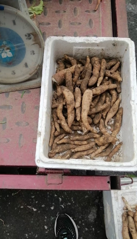 被难住了。一个家住丹东的朋友刚才发给我一张图片，说在早市上看到的，问我这是什么。