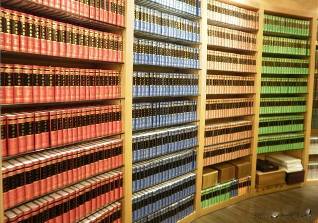 乾隆朝修《四库全书》的时候，从民间征召了大量的誊录人员，这些人多为举人、生员。