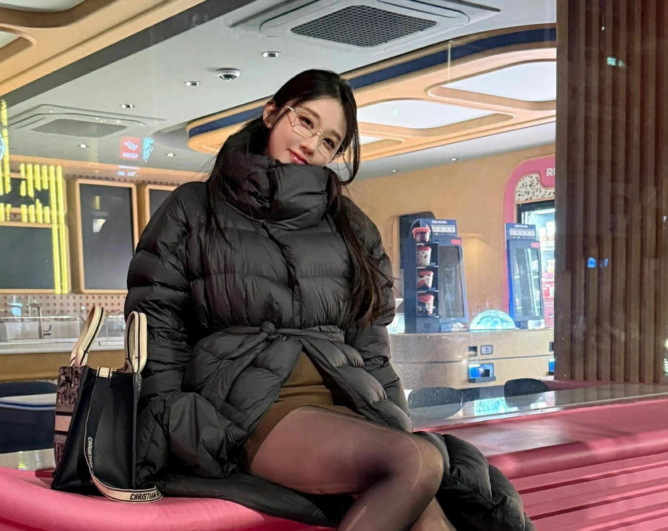 神仙姐姐穿羽绒服也掉价