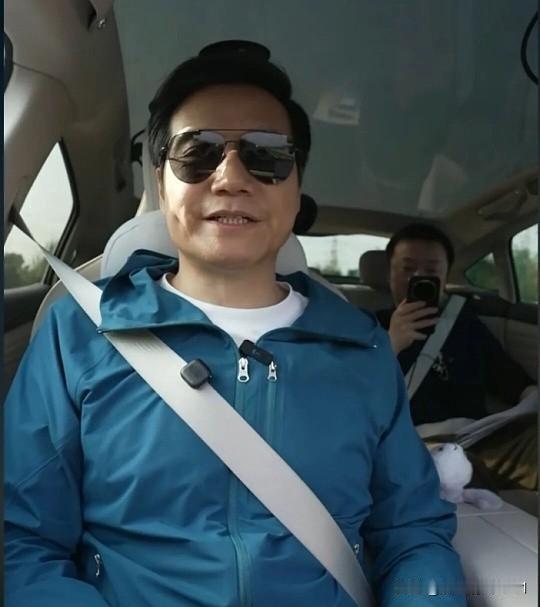 Pro京沪续航测试中能连续直播15小时，全程靠个人意志力，团队代驾，也有一丁点儿