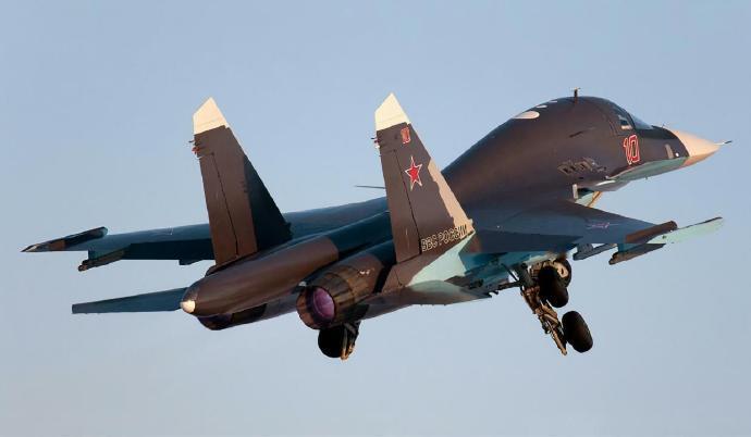 每天认识一件兵器俄罗斯Su-34“鸭嘴兽”战斗轰炸机Su-34是苏霍伊设计局研