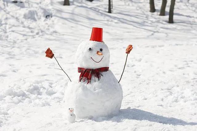 今年冬天的不同今年冬天与往年相比，在气温、降水、物价等方面存在诸多不同，具体如下