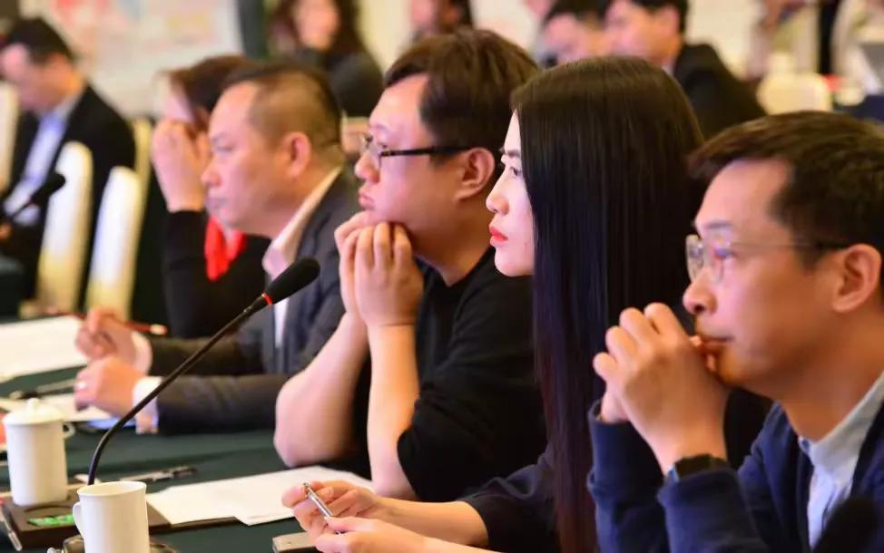 台湾炸锅了，后悔了，岛内呼吁克制10月1日，东沙海域出事了。台方海巡对大陆渔