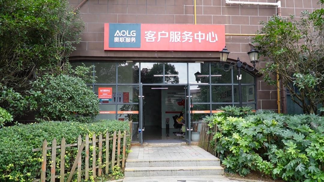 贵阳一名女职员怀孕期间被调岗薪资从八千降到三千，打算讨要公道，没料到直接遭到开除