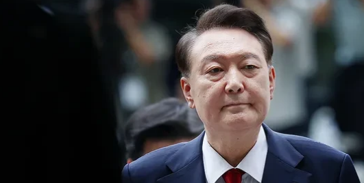 26日韩国共同民主党议员李素英呼吁审判机关，对连续三次缺席内乱案件审判的前总统尹