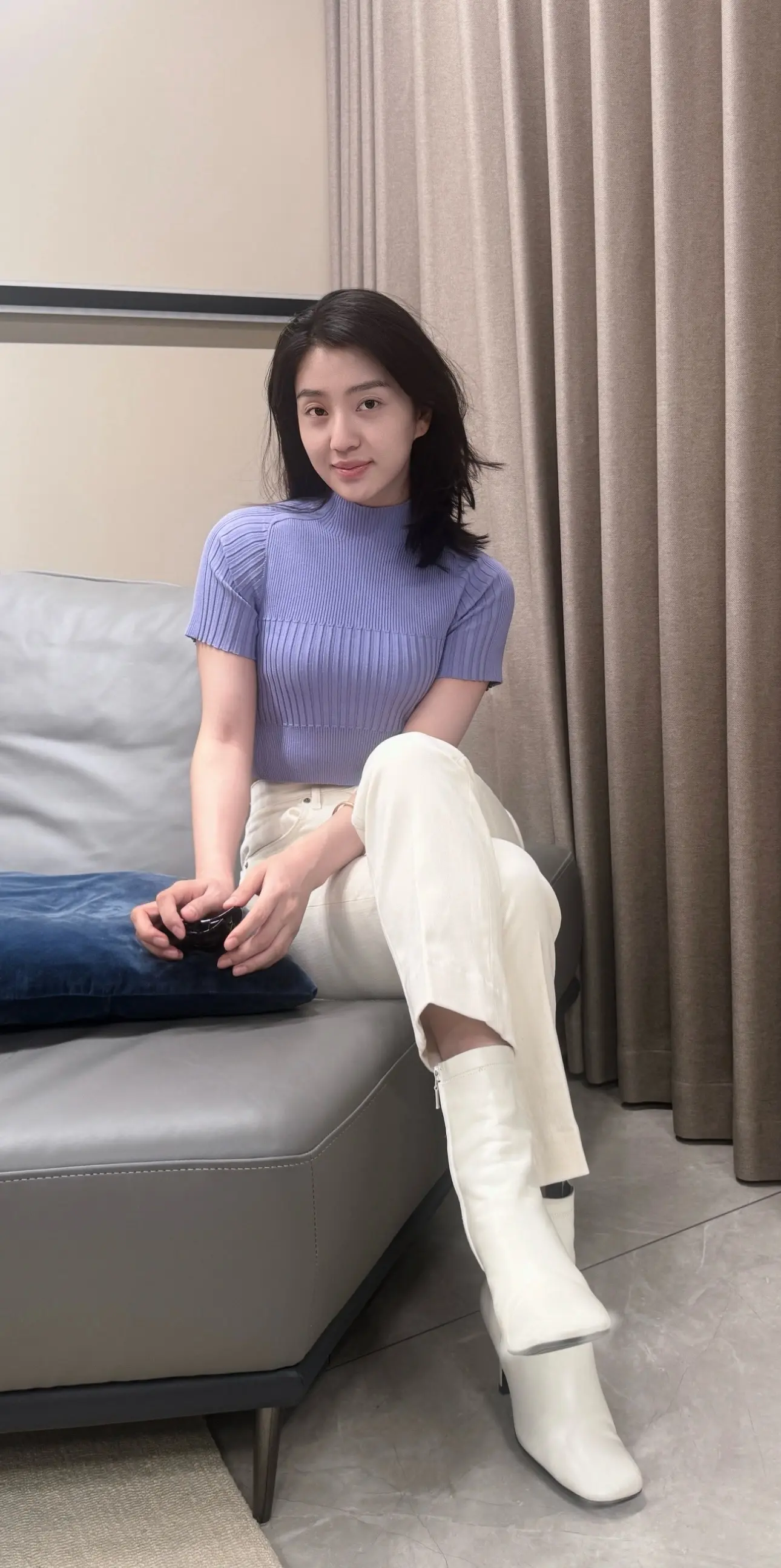 不想听什么海誓山盟 你在我身边就胜过一切