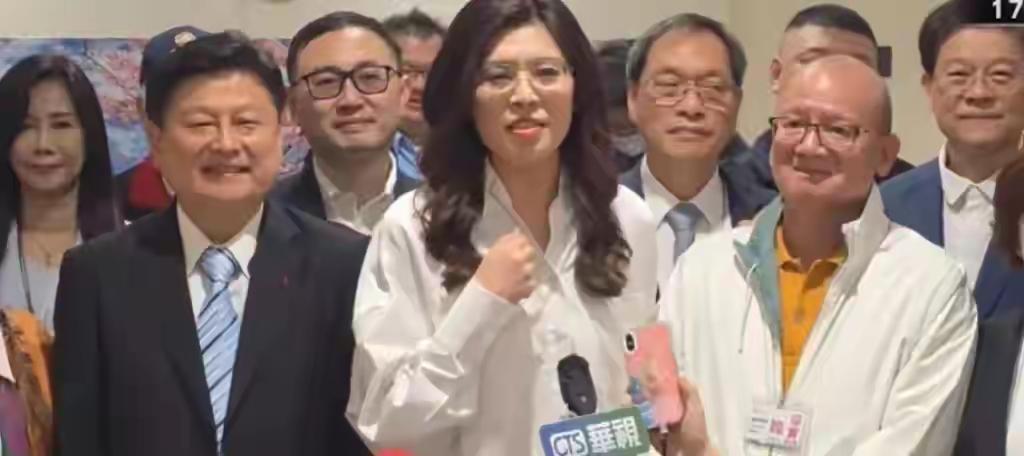 “郑丽文返台发声引爆两岸风暴，赖清德急跳脚，民进党民众党真面目彻底暴露！”