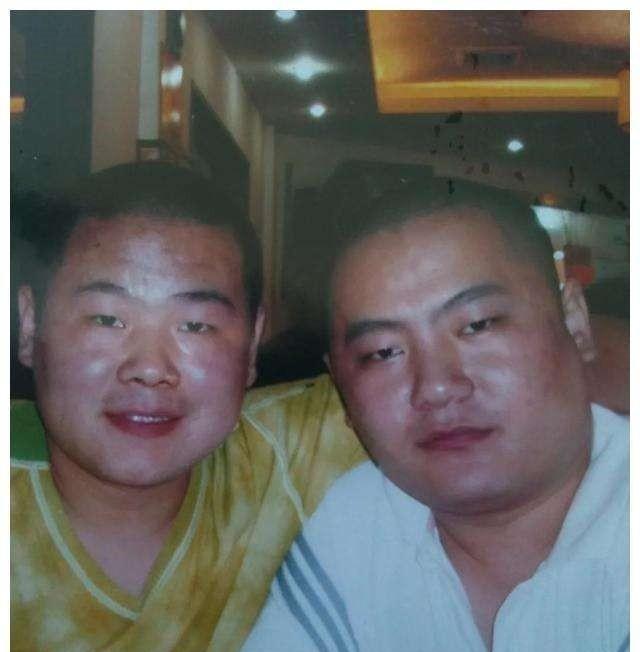 岳云鹏年入5000w后，就跟妻子郑敏商量给5个姐姐每人买套房，花了将近一千万，就