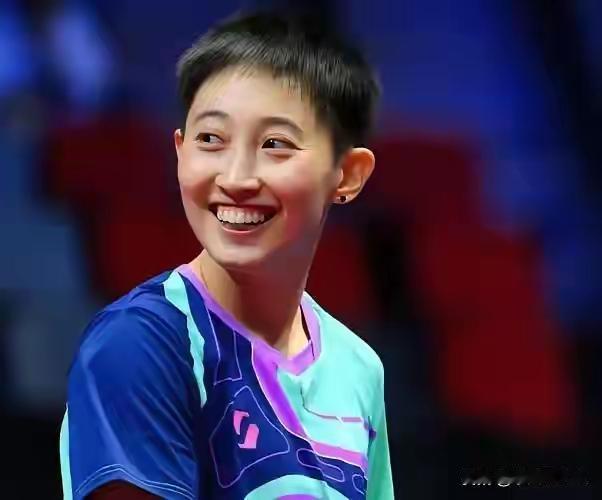 笑着比赛的范思琦，运气不会差！范思琦爱笑，在她的脸上总是绽放出笑容。全运会女团决