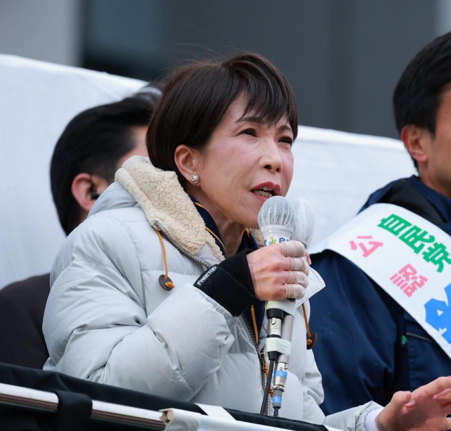 高市早苗昨天（2月7日）发表了最后一次竞选演讲，她的口号变了，从前两天的“不敢挑