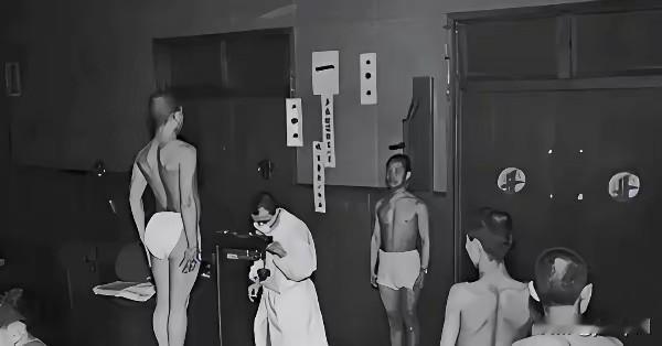 1945年9月，日本政府干了一件事。他们火速成立了一个叫“特殊慰安设施协会”的机