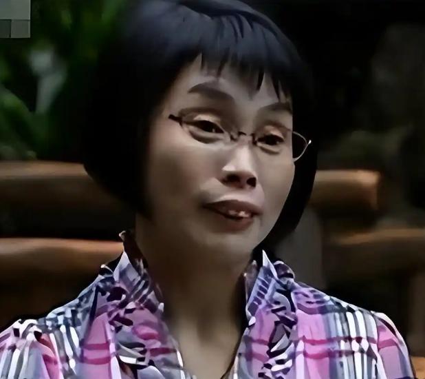 2006年，一名广西妇女神色慌张地向民警报案，说自己被美方特工盯上了。值班警察起