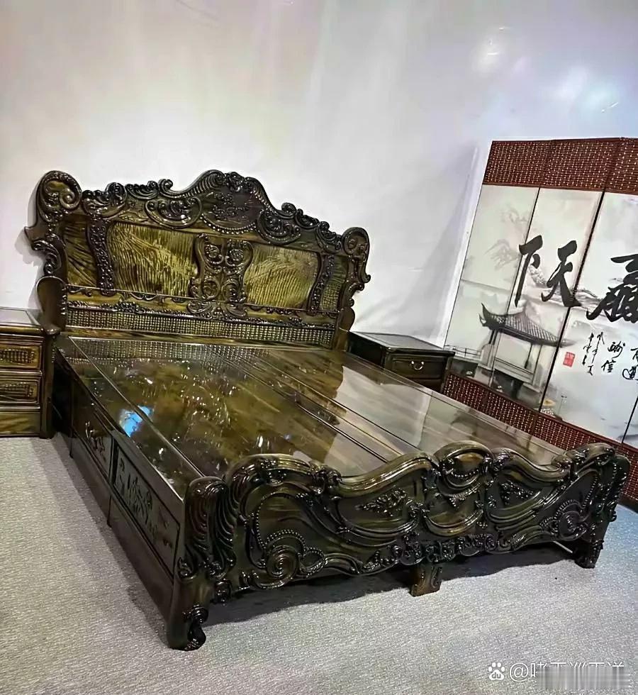 第一次看到金丝楠木的床，不知道价值多少钱