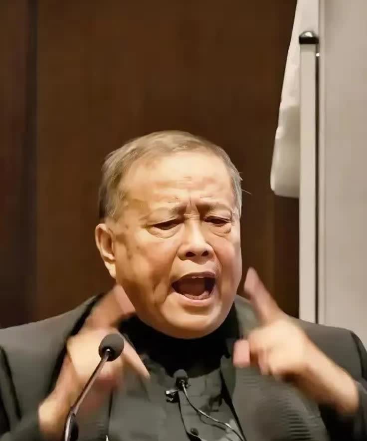 2016年，马骏在做客央视时，驳斥“不应该和美国发生硬碰硬的摩擦”是投降主义，他